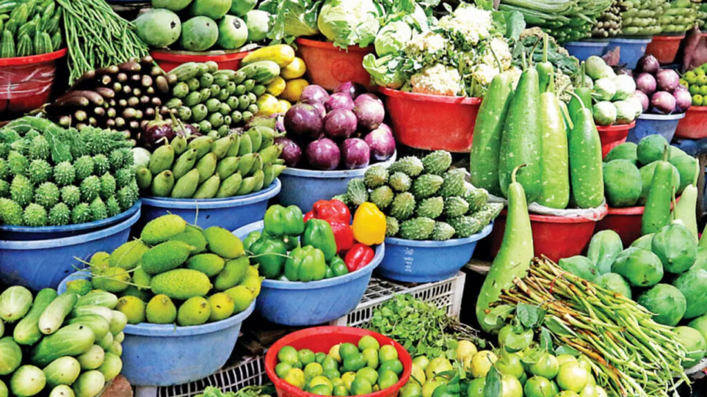 বাড়তি দামে মিলছে শীতের সবজি